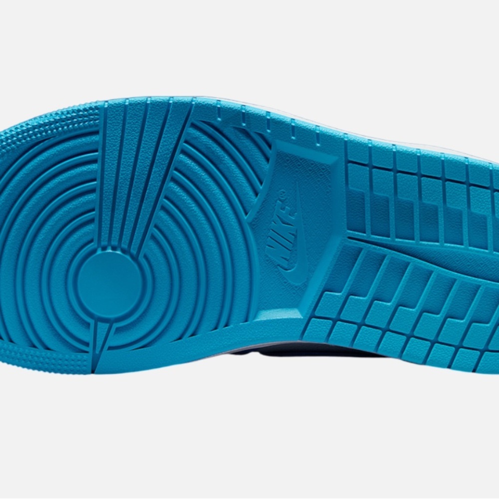 Jordan Athletic Shoes in Blue and White - Picture 2 of 7